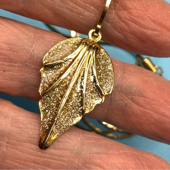 Vintage Diamond Dust Leaf Pendant & Adjustable Slider Gold Tone Chain - Picture 5 of 7